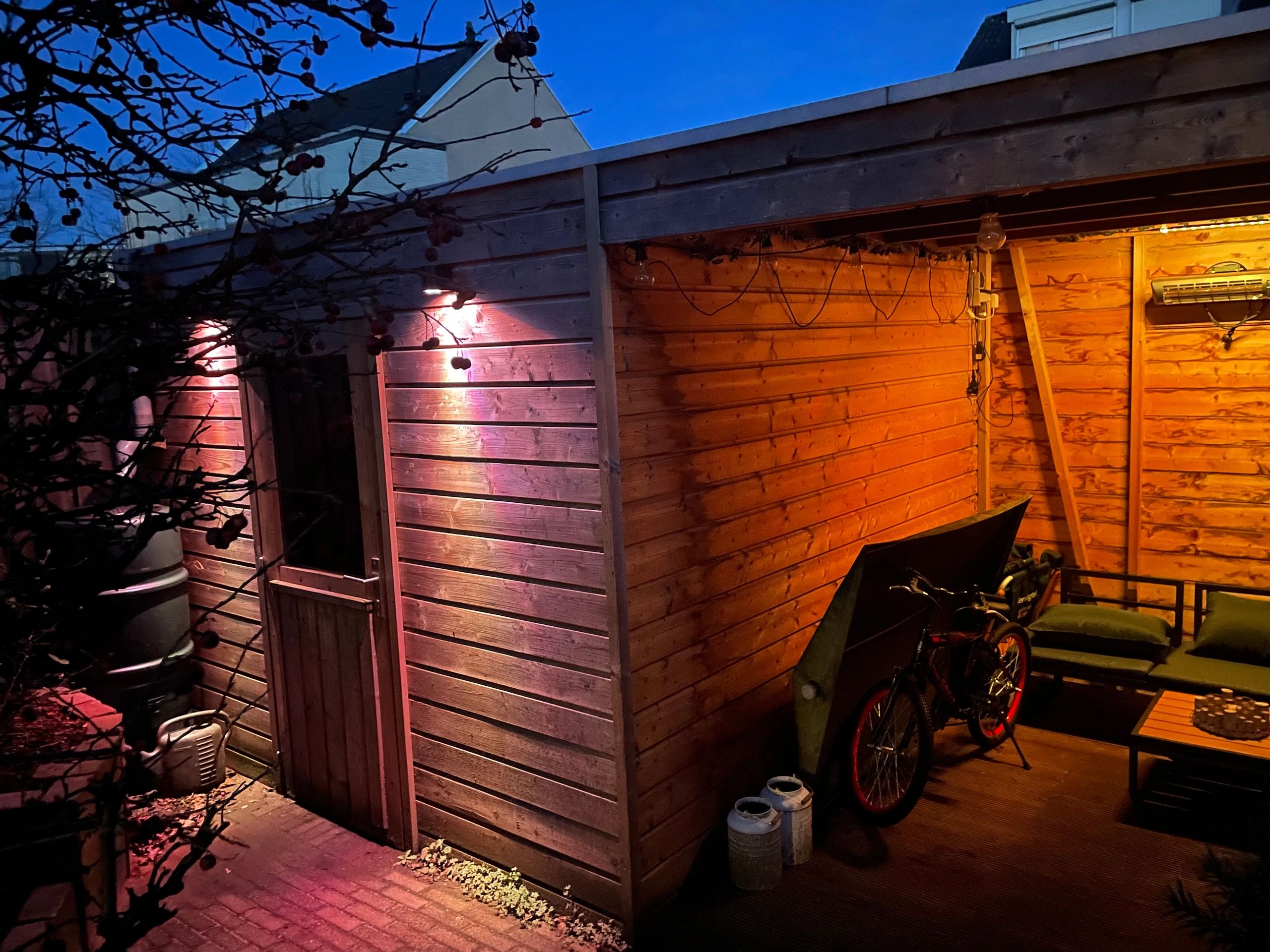 Zwarte wandlamp voor buiten met Zigbee GU10 spot - Rond